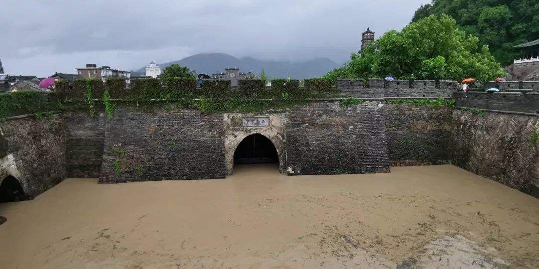 黑龙江省多地发布暴雨预警！部分列车停运