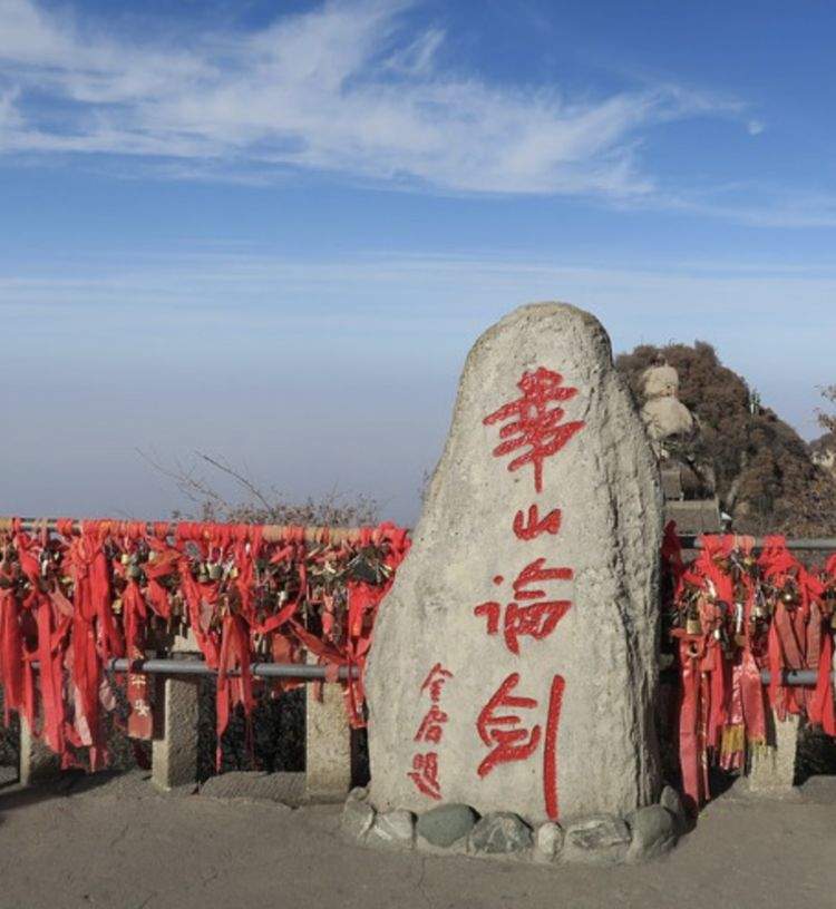 到华山旅游你敢体验长空栈道吗？国内景区玻璃栈道跟它比弱爆了！