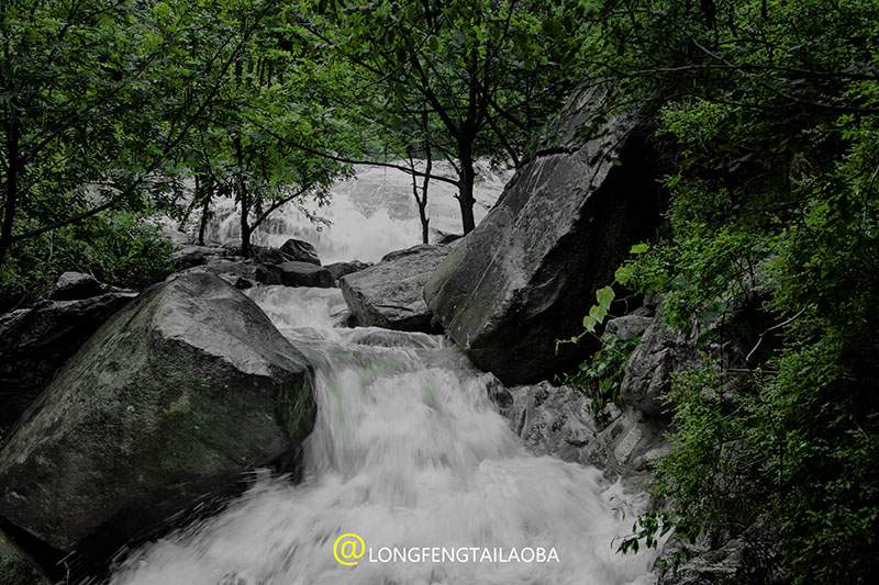 台风过后。山溪水