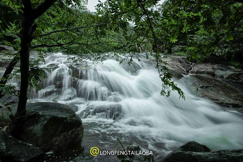 台风过后。山溪水