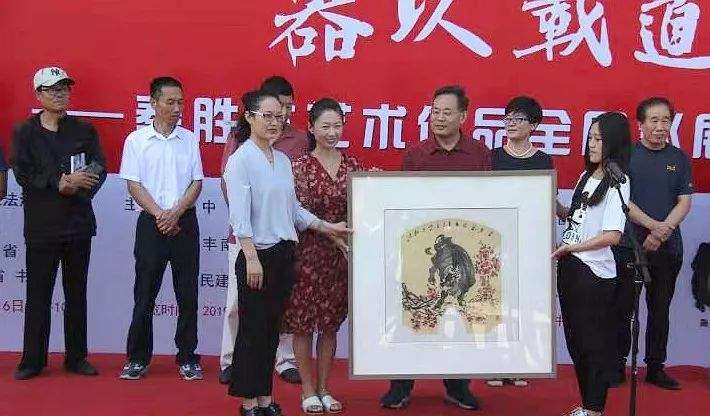 【艺动态】秦胜水画牛作品全国巡展亮相丰南文化馆