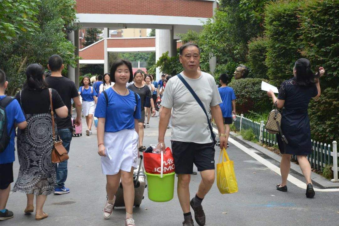 【新生记】来到双语的第一天...