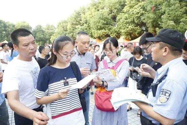 欢迎你，新三大人！直击2019三峡大学迎新现场