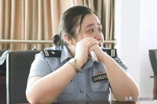 “站定了就不后退！”在ICU病房里，她守了艾感病犯整整8天