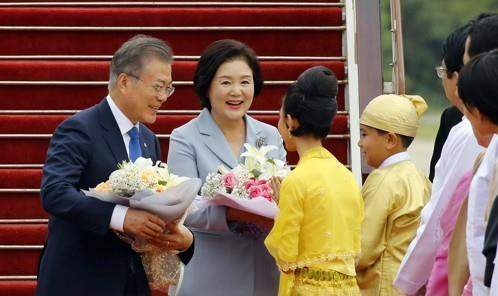 韩国第一夫人访问缅甸遇时尚对手？缅甸第一夫人穿长裙更优雅迷人