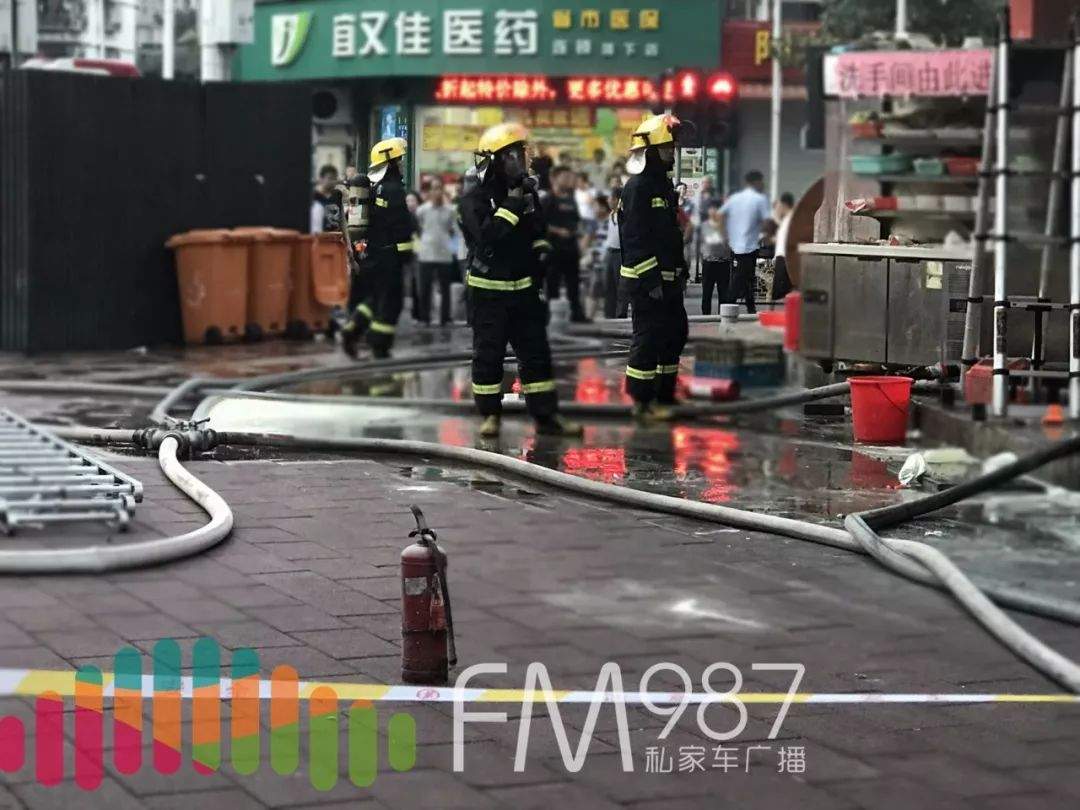 突发！福州烧烤一条街大火，附近店铺老板纷纷跑回各自店里......