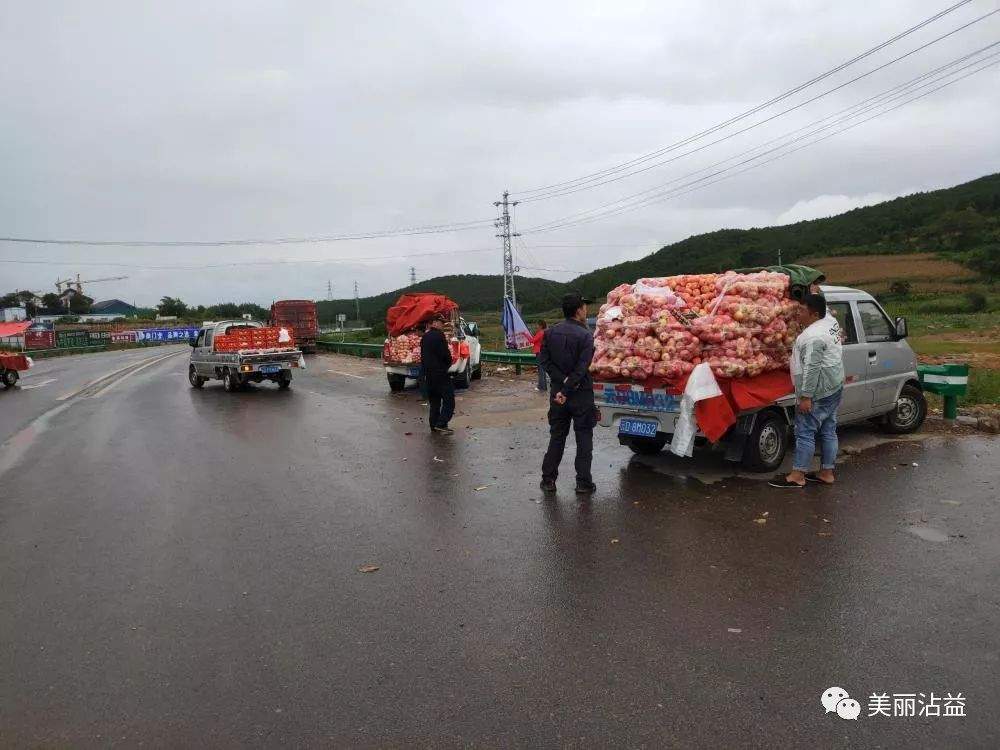 沾益城管全面开展中秋节前市容环境整治