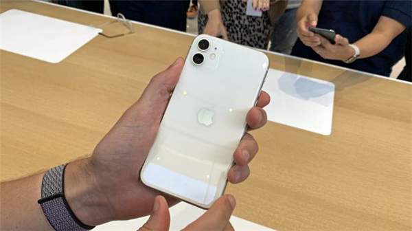 评论：苹果为何不推5G版iPhone11？真的像库克说的那样吗？