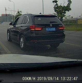 皖K宝马SUV、教练车！两女司机双双曝光！