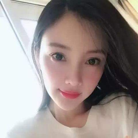 李小璐多平台试水复出，衣服上暗藏小心思表白女儿甜馨