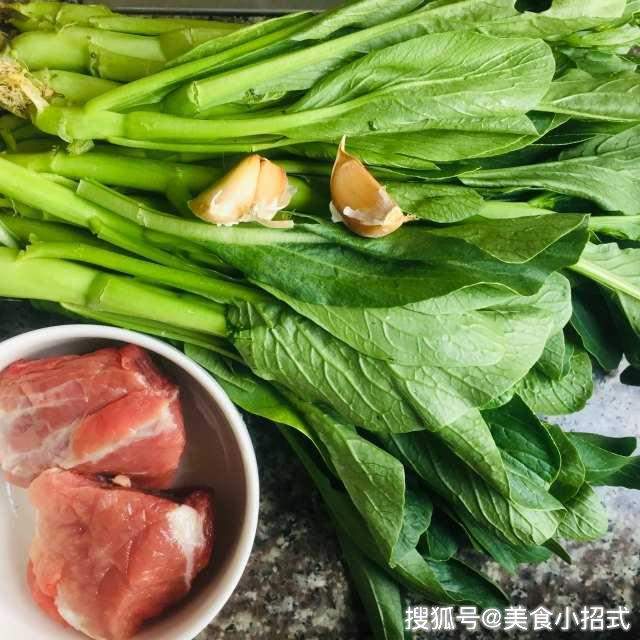 瘦肉盖菜心，香而不腻，下饭一级棒