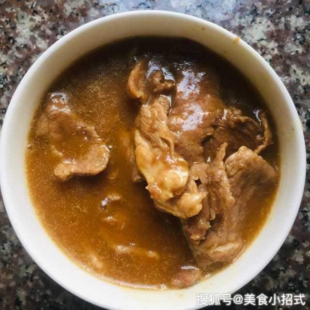 瘦肉盖菜心，香而不腻，下饭一级棒