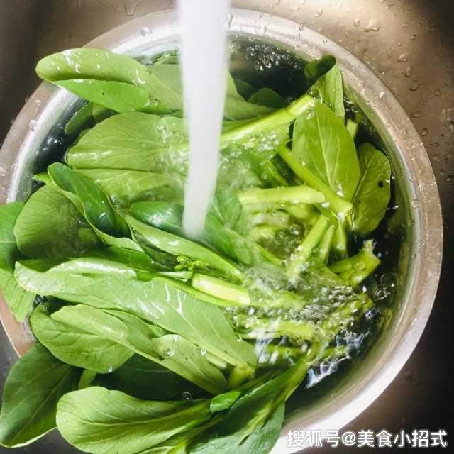 瘦肉盖菜心，香而不腻，下饭一级棒