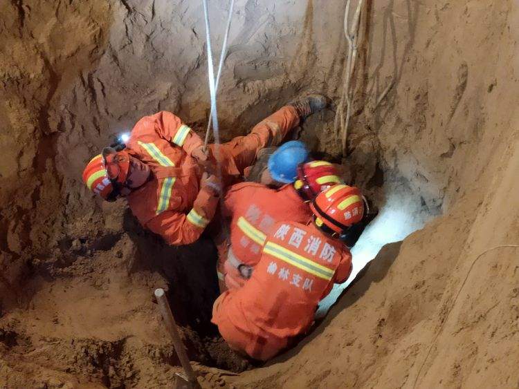 21小时生死大营救9.24神木消防深井坍塌事故救援行动