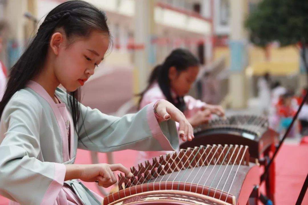 桂林市穿山小学2019年“我和我的祖国”迎国庆经典诗文诵读展演活动报道