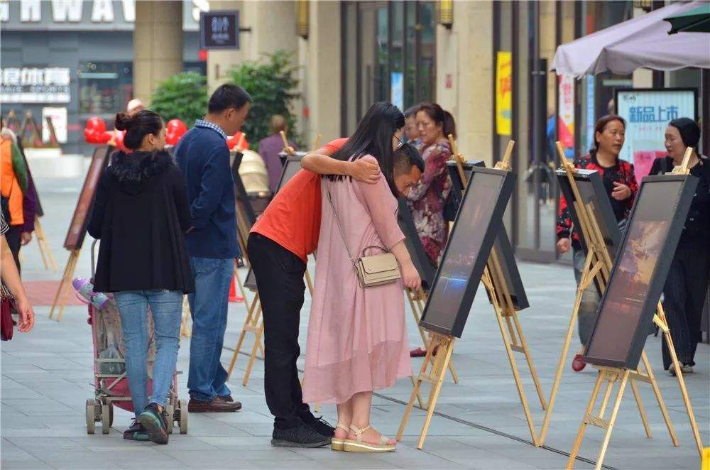 【壮丽70年•奋斗新时代】庆祝新中国成立70周年！快来银座看广汉市职工摄影展!