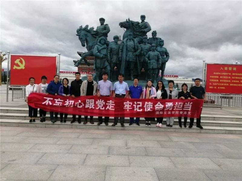 内蒙古师范大学“歌唱祖国——庆祝新中国成立70周年”合唱比赛网络投票火热来袭~快来为你心仪的队伍打call！