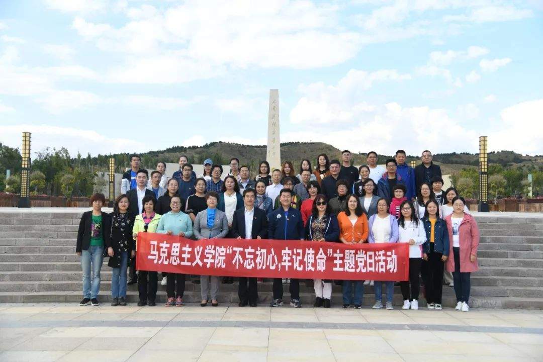 内蒙古师范大学“歌唱祖国——庆祝新中国成立70周年”合唱比赛网络投票火热来袭~快来为你心仪的队伍打call！