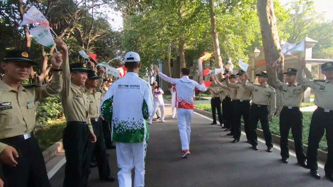 军运会圣火传递在火箭军工程大学举行