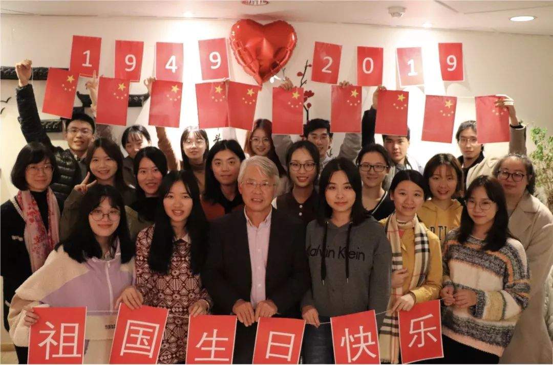 华夏情中国红|港中大（深圳）海外学子遥祝祖国Happy70thBirthday