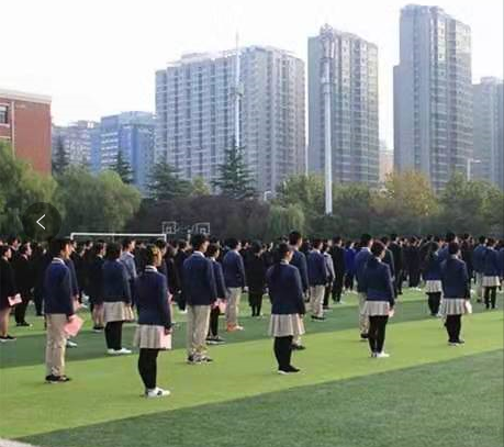 建业外国语中学千余名师生表白祖国母亲的心无法自抑