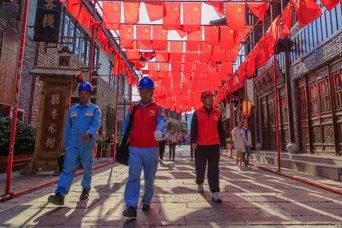 他们用坚守，为祖国庆生