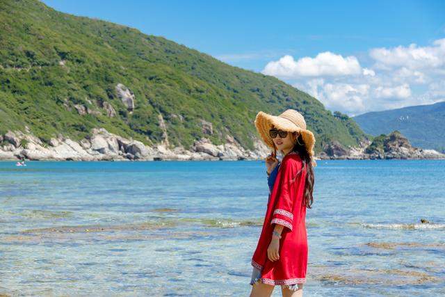 三亚藏有一片顶级的免费海域，除西沙群岛的顶级潜水区，少有游客