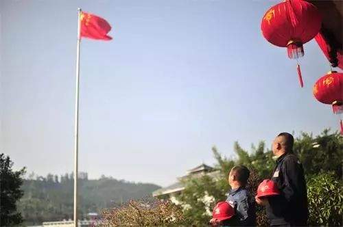 他们用坚守，为祖国庆生