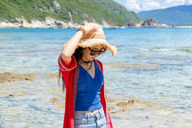 三亚藏有一片顶级的免费海域，除西沙群岛的顶级潜水区，少有游客