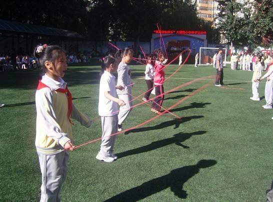 小学生家长的最新焦虑，由辅导学习转到跳绳这件事，你完全想不到