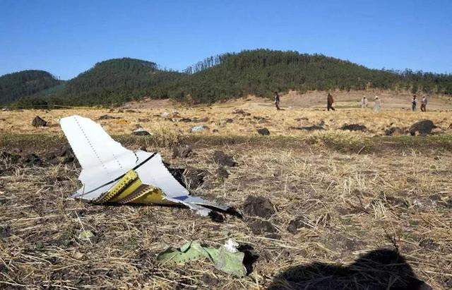 空难事件发生后，乘客生还率极低，为何航空公司不让乘客跳伞