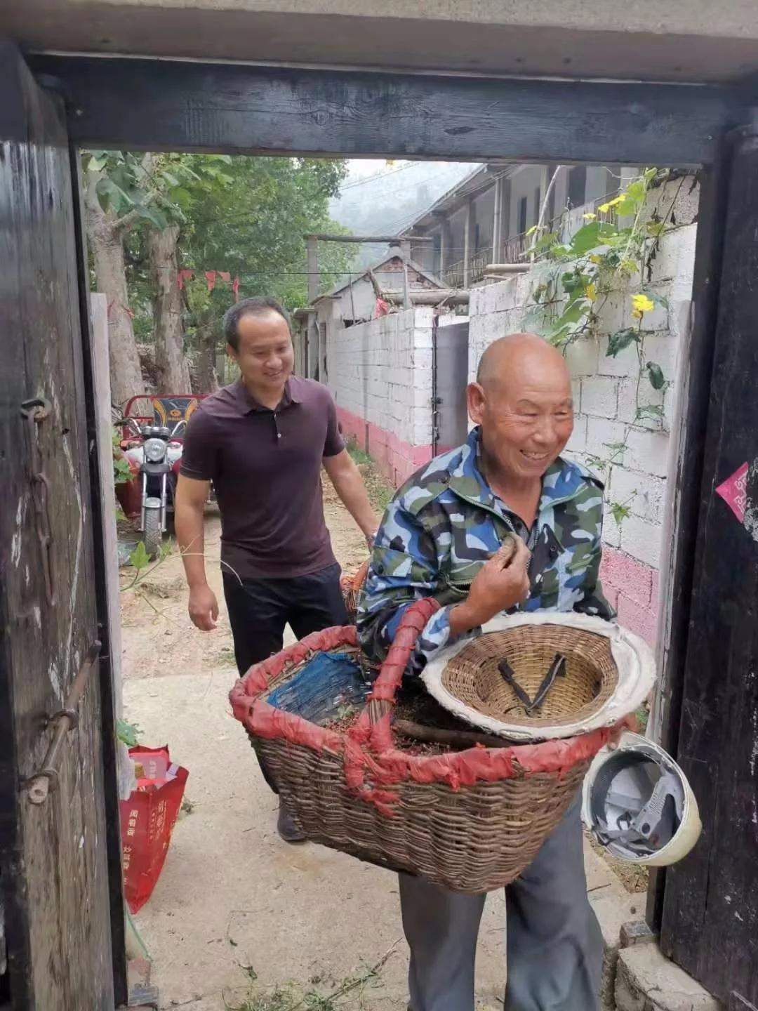 全国第六个扶贫日，博山区各单位积极开展各种扶贫走访活动