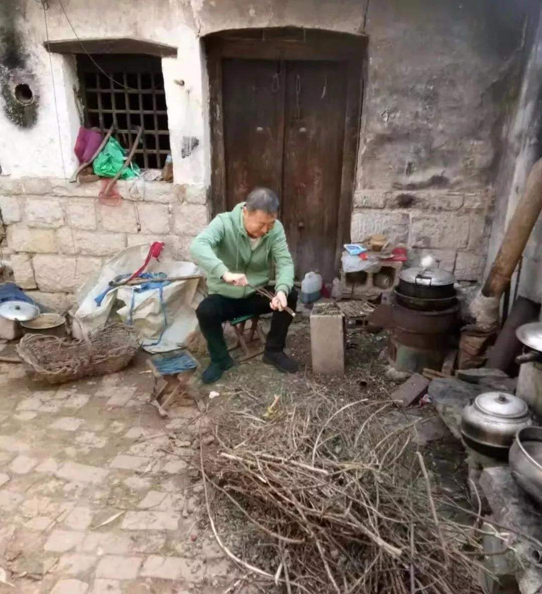 全国第六个扶贫日，博山区各单位积极开展各种扶贫走访活动