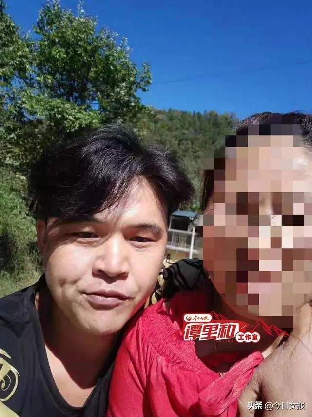 桑植县发生重大刑事案，丈夫逃跑时晒出遇害妻子和陌生男合影