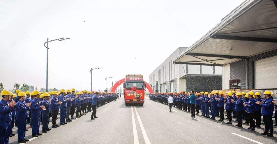 大国重器！“神州第一挖”徐工700吨液压挖掘机发车！