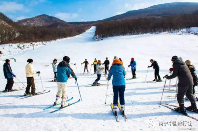 东北雪乡纯玩！哈尔滨、亚布力ClubMed顶级滑雪、中国童话雪乡、泼水成冰纯玩双飞六日游！