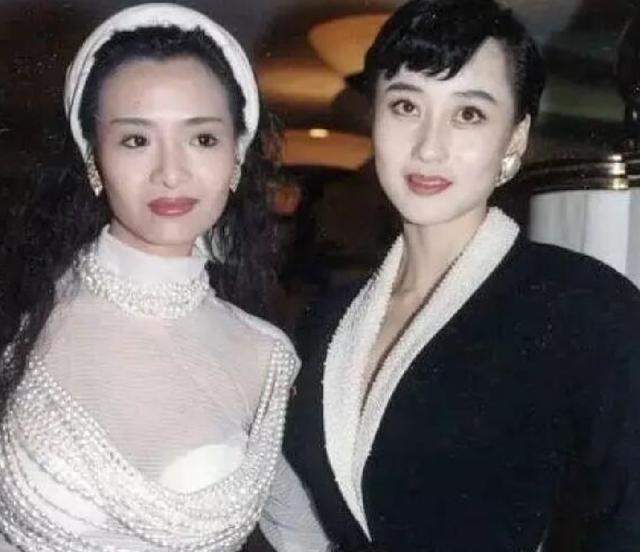 李连杰女儿出席名媛舞会，“绝世美人”利智却上热搜，曾迷倒赌王