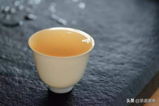 秋冬饮茶，调和阴阳，要因“色”而异