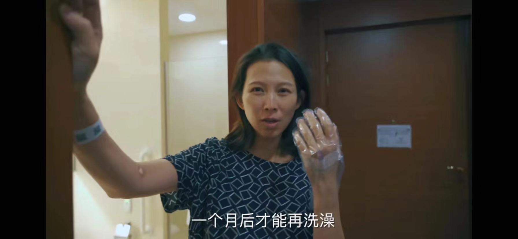 做妈妈不容易，女演员更不容易，蔡少芬的素颜彻底曝光，差距很大