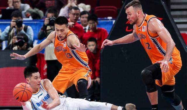 CBA新土豪有动作？爆上海男篮有意签NBA后卫，李秋平如何抉择？