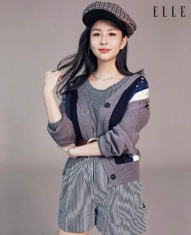 邱淑贞女儿沈月首登杂志封面，清新灵动少女元气十足