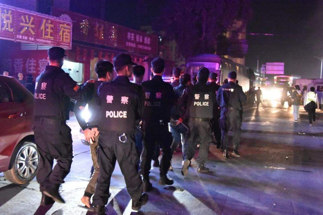 清远公安千人出动！一晚抓到22人涉黄，2人涉毒！