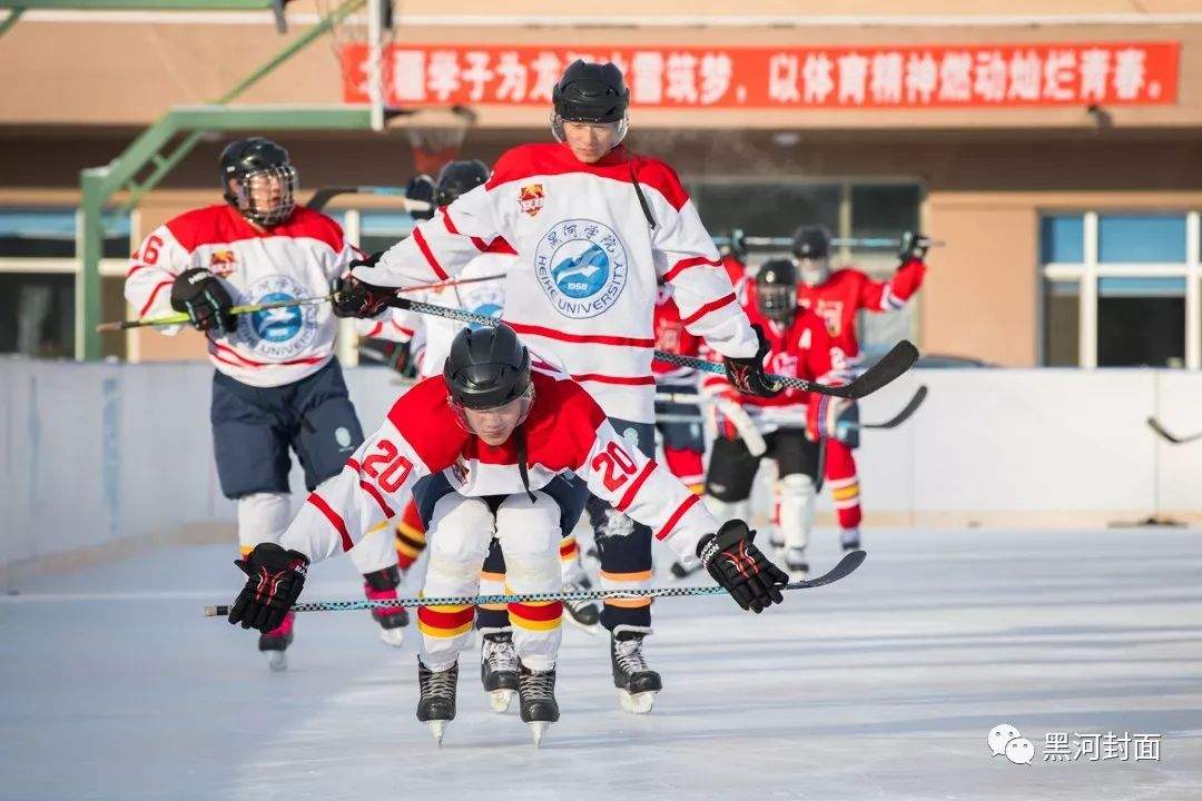 视频直击▶从名不见经传到『争霸全国』:黑河学院冰球队探访