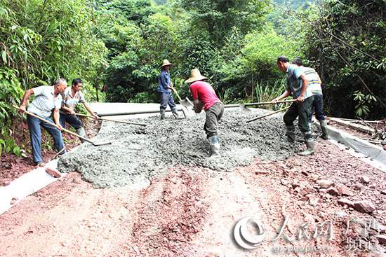 建成“愚公路”走上“致富路”