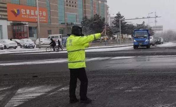 你还在朋友圈晒雪景？他们才是最美的雪景