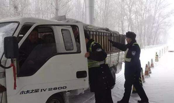 你还在朋友圈晒雪景？他们才是最美的雪景