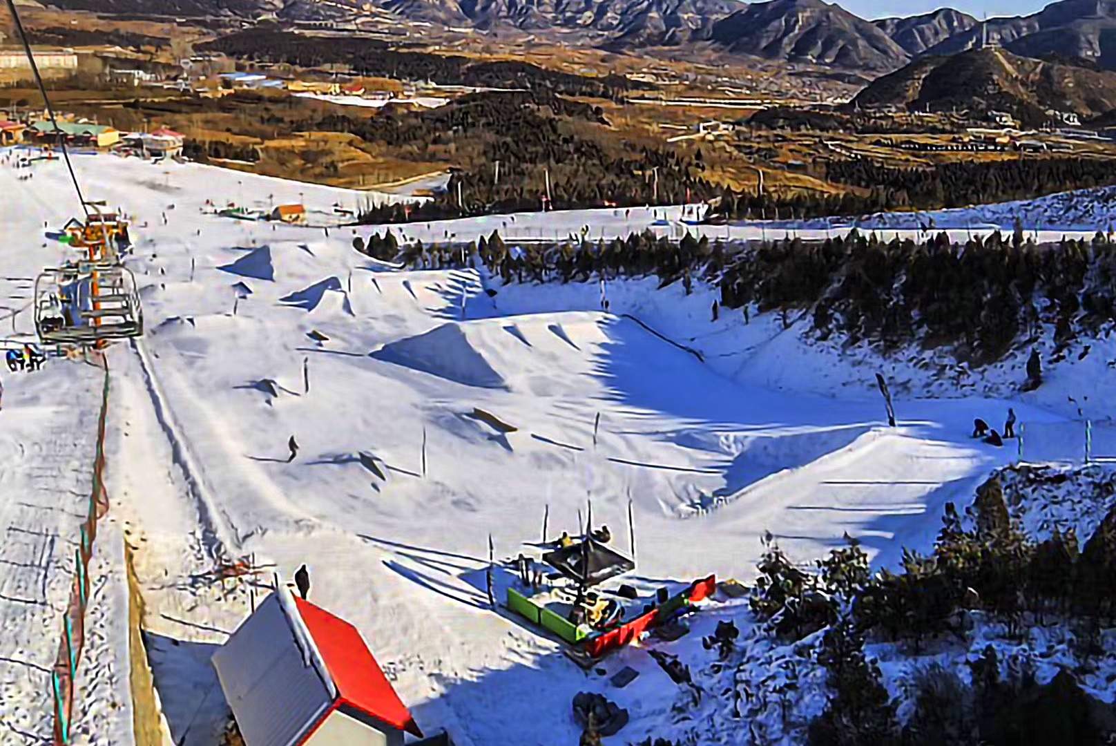 北京喜欢滑雪的小伙伴有福了，光房山就有5个滑雪场，去滑雪那是分分钟的事