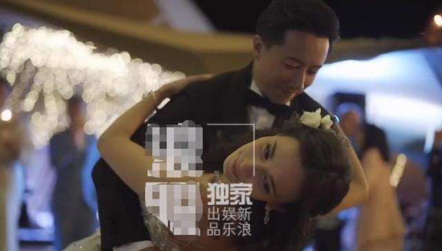 韩庚卢靖姗婚后“首封”，相互依偎或对视甜笑，十分甜蜜