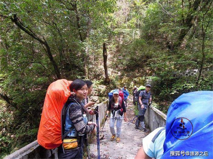 重庆最高的山,在重庆与湖北交界处,不是歌乐山