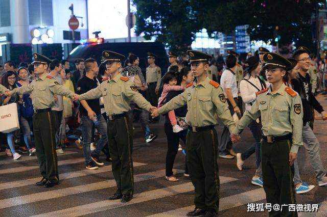 中国最安全的步行街：武警24小时站岗，无数外国游客“点赞”